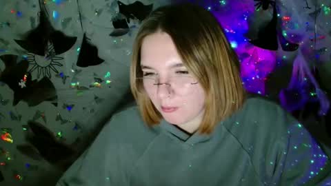 Kaitlin online show from 10/10/25, 05:12