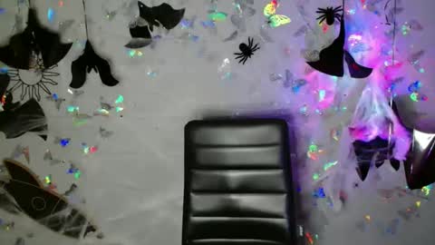 Kaitlin online show from 10/11/25, 06:23