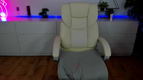 kamilahot25 online show from 10/18/25, 06:52