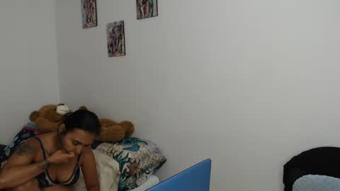 Snapshot of kammy_cami chatting on 09/11/25, 09:37 kammy y camila online show from 09/11/25, 09:37