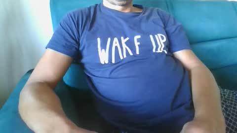 Snapshot of kanaletto chatting on 10/25/25, 08:55 Mario online show from 10/25/25, 08:55