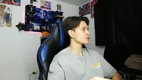 Snapshot of kanekixxxhot chatting on 10/21/25, 01:23 andres online show from 10/21/25, 01:23