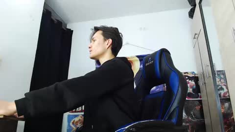 Snapshot of kanekixxxhot chatting on 11/21/25, 01:54 andres online show from 11/21/25, 01:54