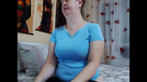 Snapshot of karenagirasoles chatting on 10/18/25, 03:24 karenagirasoles online show from 10/18/25, 03:24