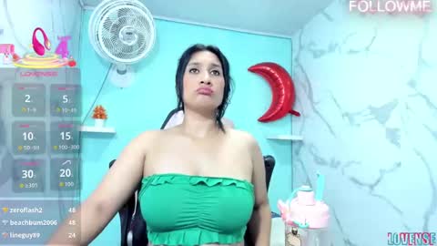 Snapshot of karime_sexygirl chatting on 10/18/25, 11:33 Karime online show from 10/18/25, 11:33