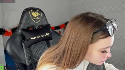 karina_broks online show from 10/31/25, 08:37