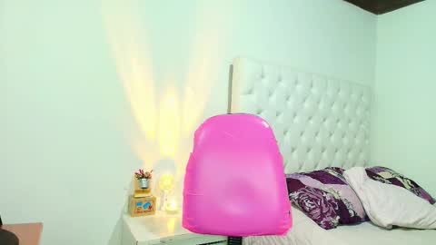 Snapshot of karina_pretty chatting on 10/29/25, 02:14 karina online show from 10/29/25, 02:14