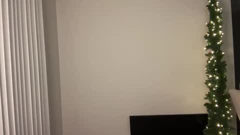 karina and justin online show from 11/14/25, 04:33