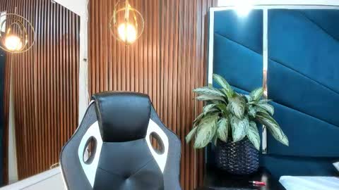 karinasanchezz online show from 10/14/25, 12:06