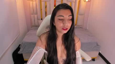 Snapshot of karla_hernandez chatting on 02/15/25, 11:17 Karla online show from 02/15/25, 11:17