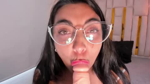 Snapshot of karla_hernandez chatting on 02/17/25, 05:10 Karla online show from 02/17/25, 05:10