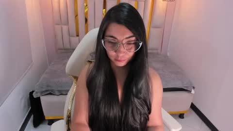 Snapshot of karla_hernandez chatting on 03/11/25, 05:02 Karla online show from 03/11/25, 05:02