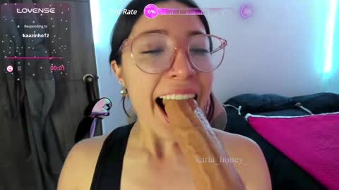 Snapshot of karla_honey_ chatting on 12/24/24, 12:22 Karla online show from 12/24/24, 12:22