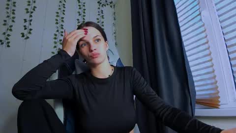 karla_lim online show from 10/21/25, 01:56