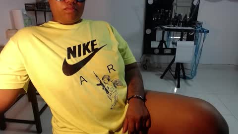 Snapshot of karlaluann chatting on 10/12/25, 01:43 karlaluann online show from 10/12/25, 01:43