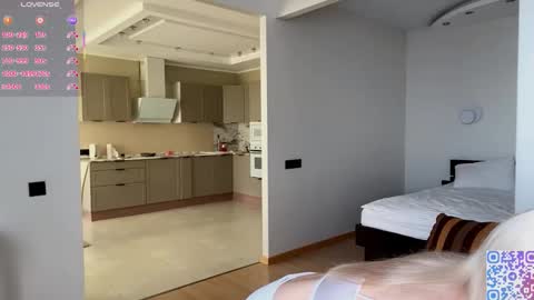 Olivia online show from 11/08/25, 07:08