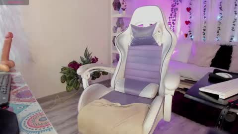 Snapshot of karol_elegance_ chatting on 03/12/25, 05:07 karol online show from 03/12/25, 05:07