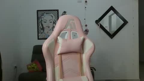 Snapshot of karol_naughty chatting on 12/11/24, 10:36 online show from 12/11/24, 10:36