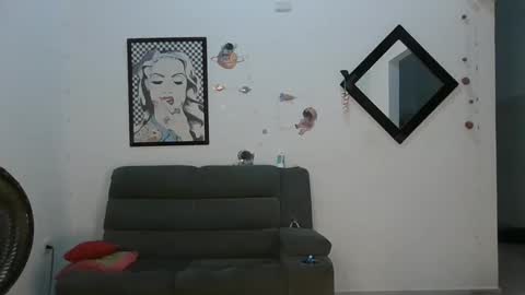 Snapshot of karol_naughty chatting on 12/16/24, 08:41 online show from 12/16/24, 08:41