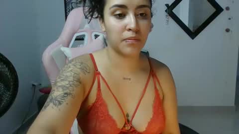 Snapshot of karol_naughty chatting on 12/17/24, 11:06 online show from 12/17/24, 11:06
