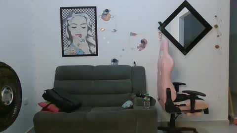 Snapshot of karol_naughty chatting on 12/29/24, 08:44 online show from 12/29/24, 08:44