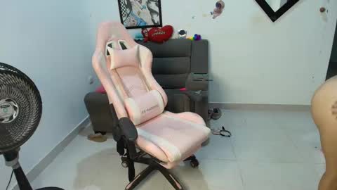 Snapshot of karol_naughty chatting on 02/12/25, 01:09 online show from 02/12/25, 01:09