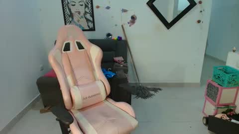 Snapshot of karol_naughty chatting on 02/13/25, 03:18 online show from 02/13/25, 03:18