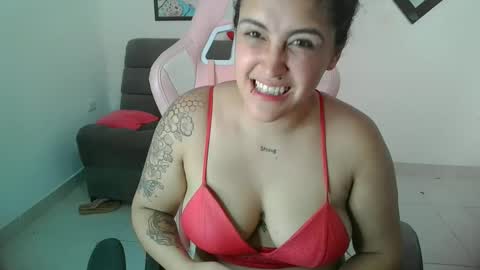 Snapshot of karol_naughty chatting on 02/14/25, 01:08 online show from 02/14/25, 01:08