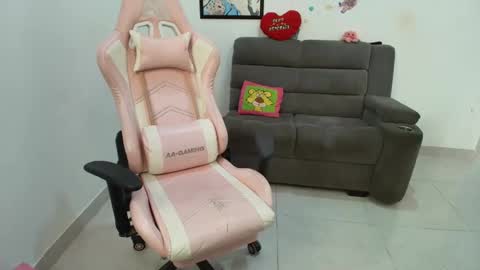 Snapshot of karol_naughty chatting on 03/06/25, 12:41 online show from 03/06/25, 12:41