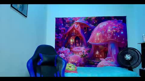 Snapshot of karol_naughty chatting on 10/18/25, 10:38 online show from 10/18/25, 10:38