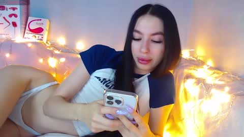 Kira online show from 01/15/25, 03:33