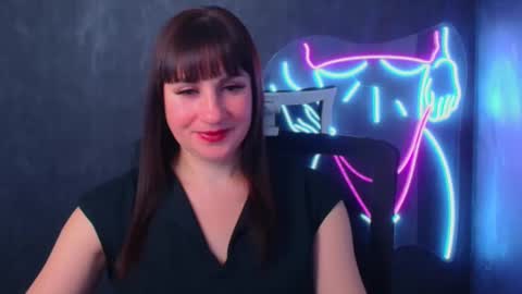 Snapshot of karolina_mia chatting on 12/13/24, 11:17 Caroline online show from 12/13/24, 11:17