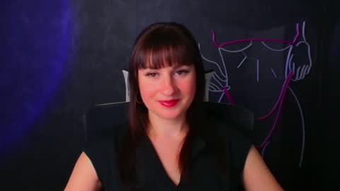 Snapshot of karolina_mia chatting on 12/20/24, 04:25 Caroline online show from 12/20/24, 04:25