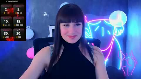 Snapshot of karolina_mia chatting on 02/26/25, 10:36 Caroline online show from 02/26/25, 10:36