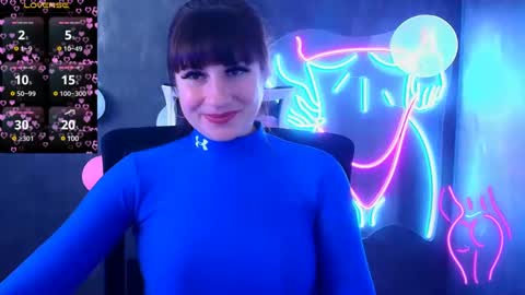 Snapshot of karolina_mia chatting on 03/11/25, 04:07 Caroline online show from 03/11/25, 04:07
