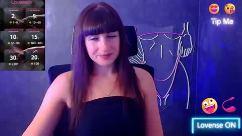 Snapshot of karolina_mia chatting on 09/17/25, 05:31 Caroline online show from 09/17/25, 05:31