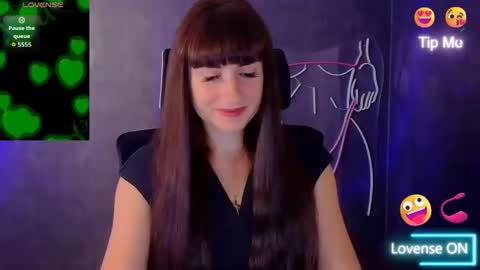 Snapshot of karolina_mia chatting on 09/26/25, 05:44 Caroline online show from 09/26/25, 05:44