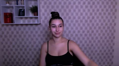 Karolina online show from 10/02/25, 05:03