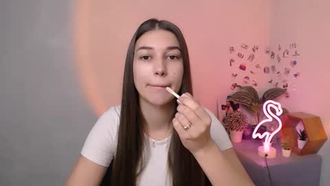 Karolina online show from 11/17/25, 07:03