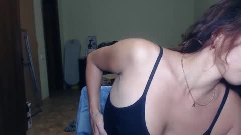 Snapshot of karolinasweet chatting on 12/03/24, 07:32 Mila online show from 12/03/24, 07:32