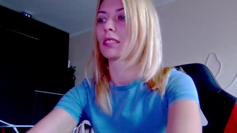 karoline121 online show from 10/06/25, 09:18