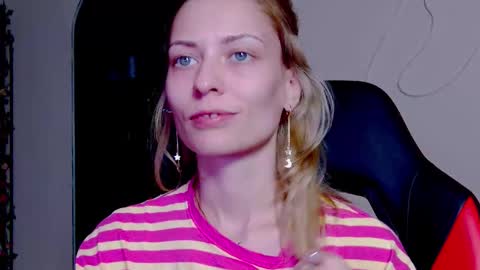 karoline121 online show from 11/07/25, 08:53