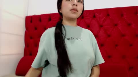 Snapshot of karolineburnx chatting on 02/07/25, 06:45 Isa online show from 02/07/25, 06:45