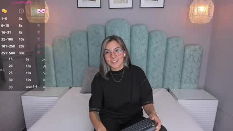 Snapshot of karoll_santos chatting on 12/17/24, 07:29 Karol Santos online show from 12/17/24, 07:29