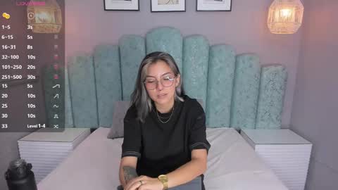 Snapshot of karoll_santos chatting on 12/20/24, 10:05 Karol Santos online show from 12/20/24, 10:05