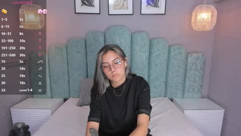 Snapshot of karoll_santos chatting on 12/20/24, 01:11 Karol Santos online show from 12/20/24, 01:11