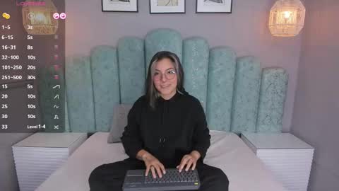Snapshot of karoll_santos chatting on 12/24/24, 04:44 Karol Santos online show from 12/24/24, 04:44