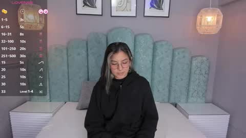 Snapshot of karoll_santos chatting on 02/18/25, 04:37 Karol Santos online show from 02/18/25, 04:37