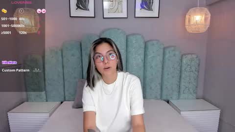 Snapshot of karoll_santos chatting on 02/20/25, 04:18 Karol Santos online show from 02/20/25, 04:18