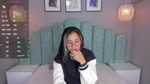 Snapshot of karoll_santos chatting on 02/23/25, 03:56 Karol Santos online show from 02/23/25, 03:56